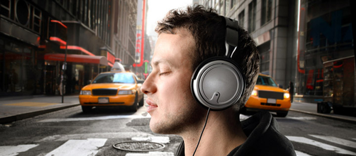 headphones-man-street